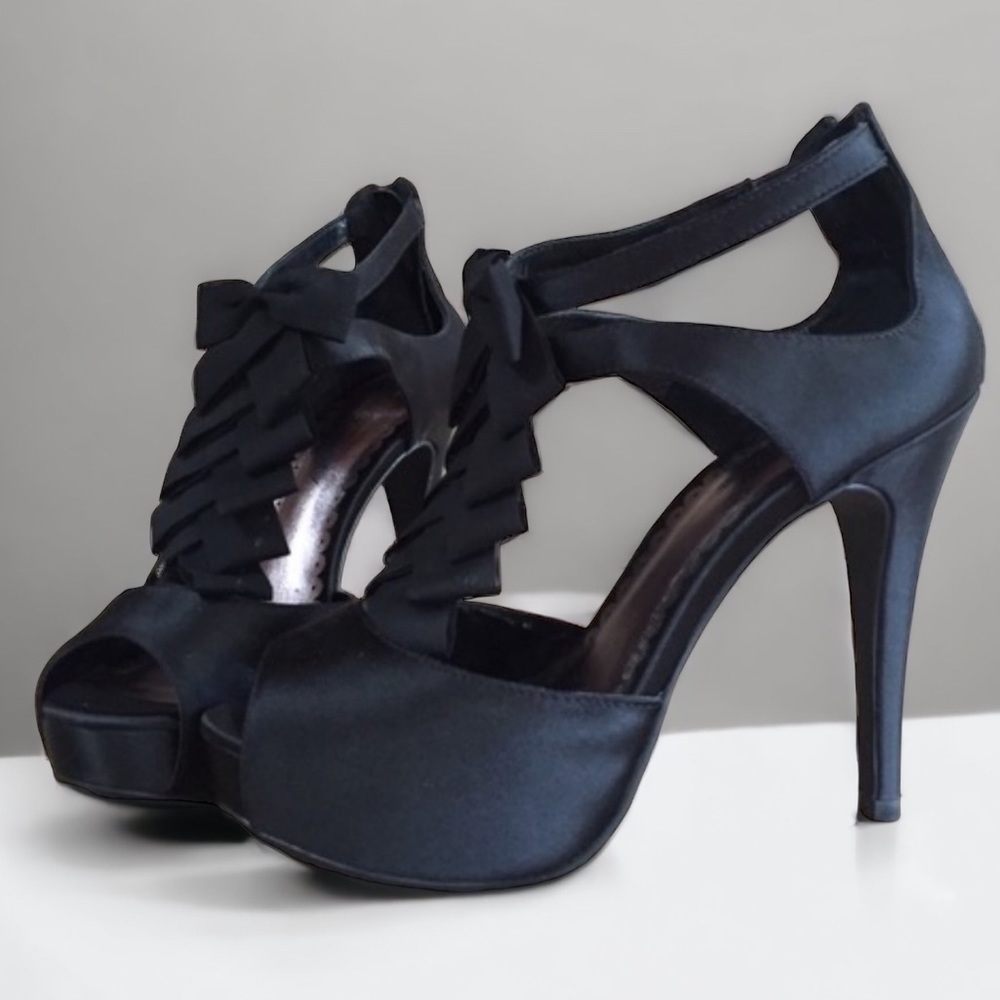 Lulu Townsend Bow w/ T-Strap 5” Black Stilettos Open Toe, Back Zip, BOW …